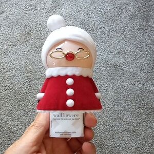 New Bath & Body Works 2023 Mrs Santa Wallflowers Fragrance Plug